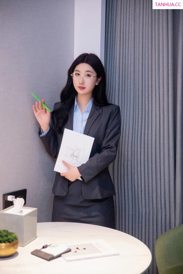 江真真  [XiuRen]高清写真图 2023.04.20 No.6607 江真真 丝袜制服第6张图片